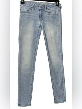 Light wash American Eagle Outfitters jegging jeans in women’s size 2